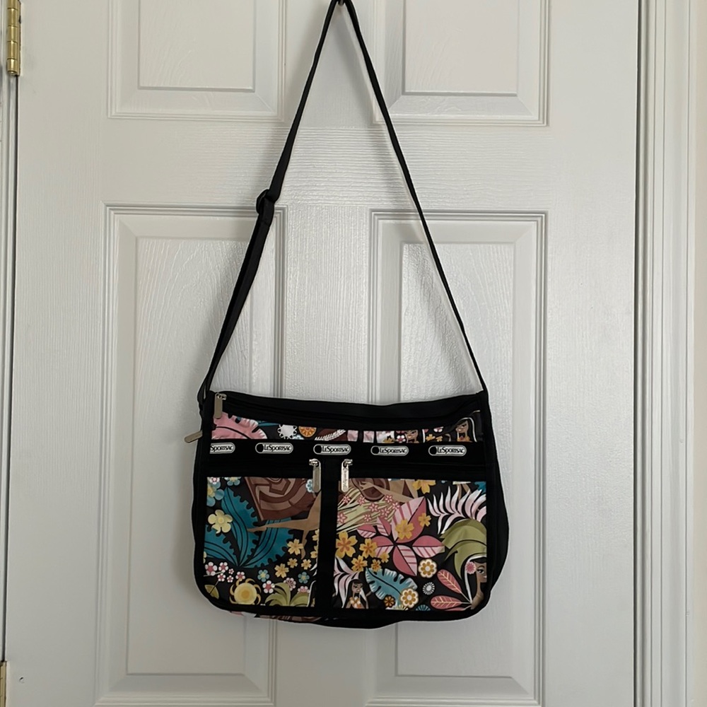 NWOT LeSportsac Delux Everyday Bag